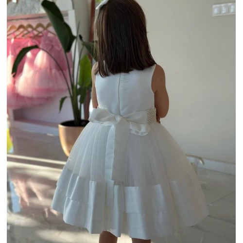 Beyaz incili tütülü elbise